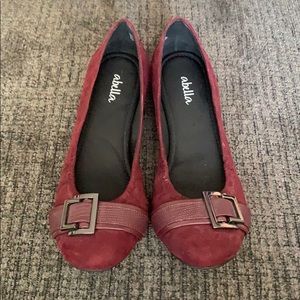 Abella buckle flats NWOT